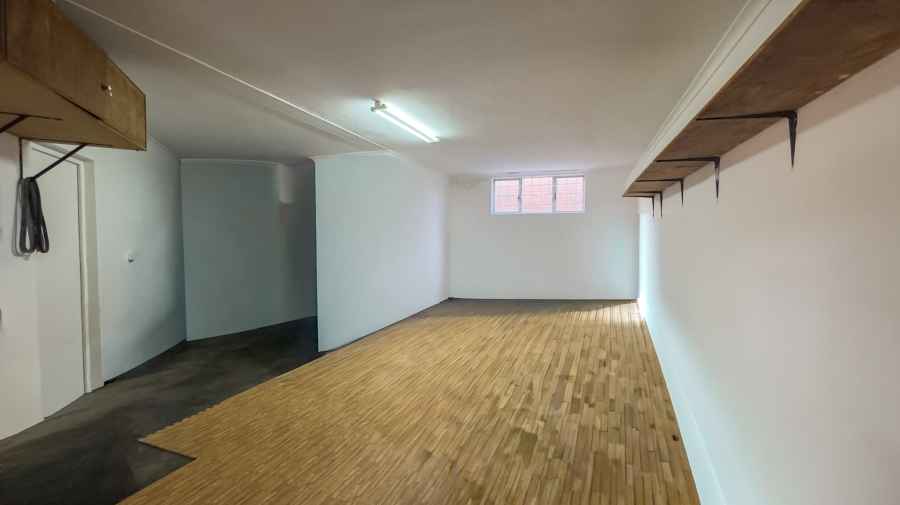 8 Bedroom Property for Sale in Middedorp Western Cape